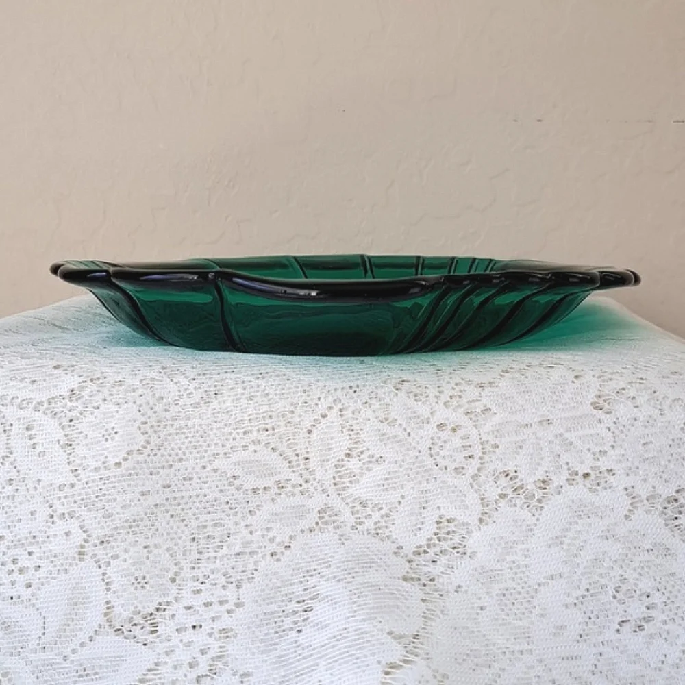 Early 20th Century Art Deco Emerald Green Glass Salad Dessert Plate Vintage